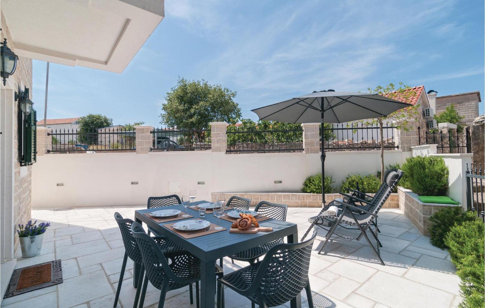 Stunning Home In Primosten With Kitchen Eksteriør billede