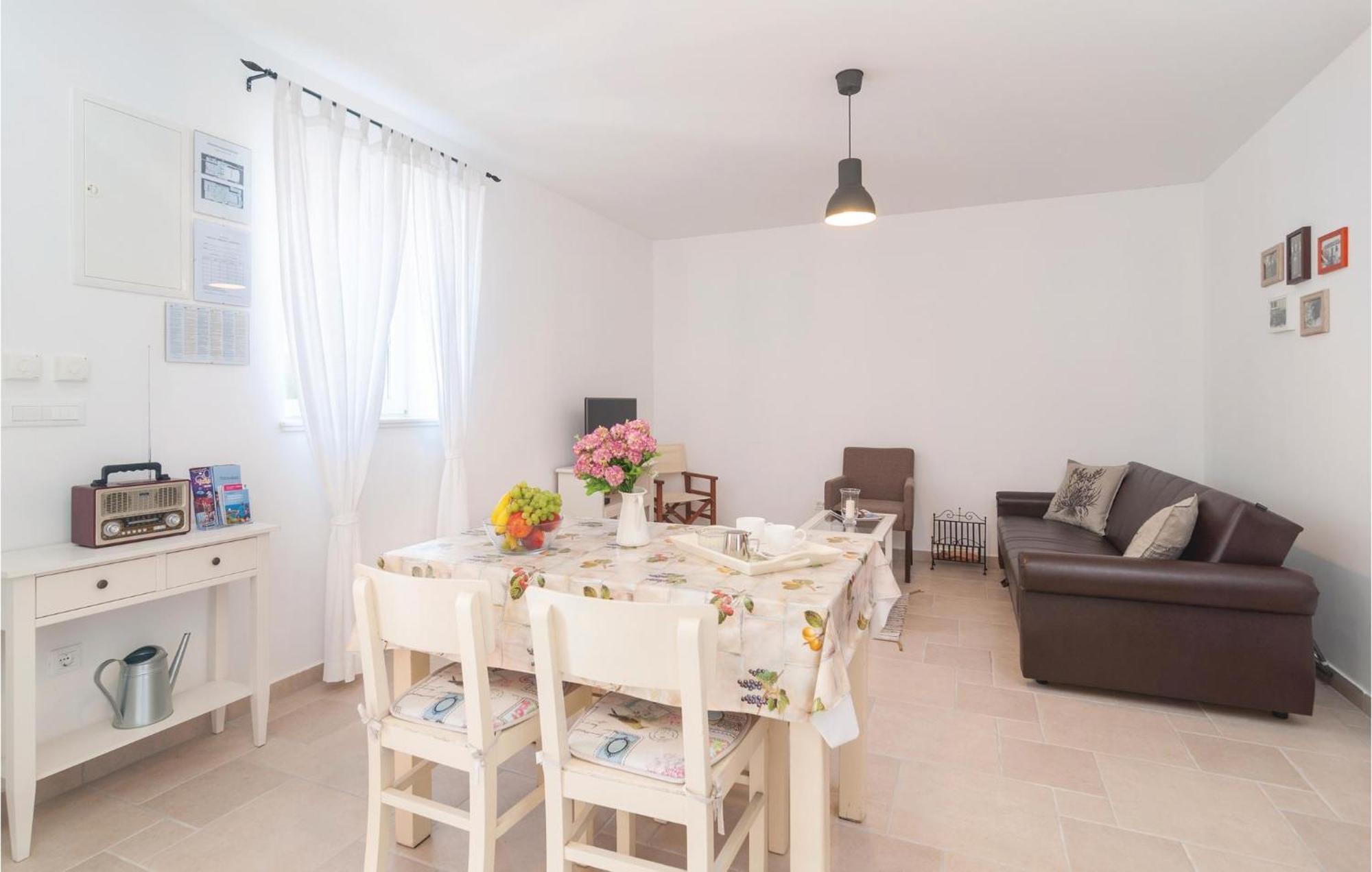 Stunning Home In Primosten With Kitchen Eksteriør billede